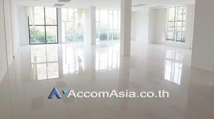  2  Office Space For Rent in sukhumvit ,Bangkok BTS Phrom Phong AA17077